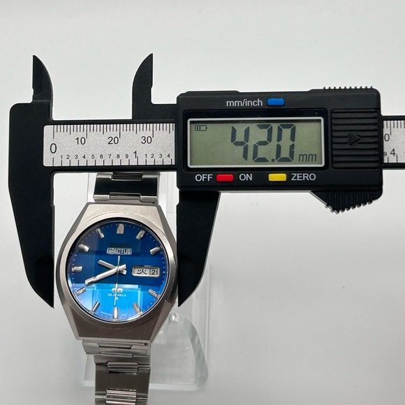 Vintage 1975 Seiko 5 Actus SS, automatic 42mm size case, 6.5in size wrist - Picture 10 of 11